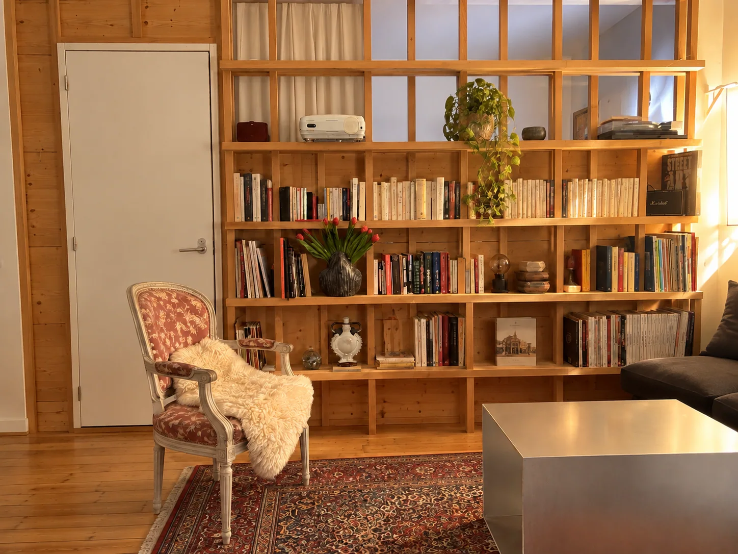 Appartement Pantin — bibliothèque / bureau en second jour