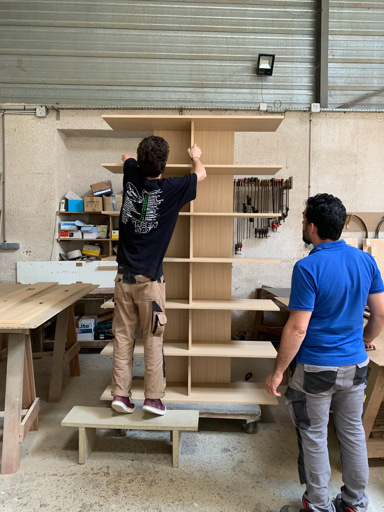 Montage de la bibliothèque en atelier