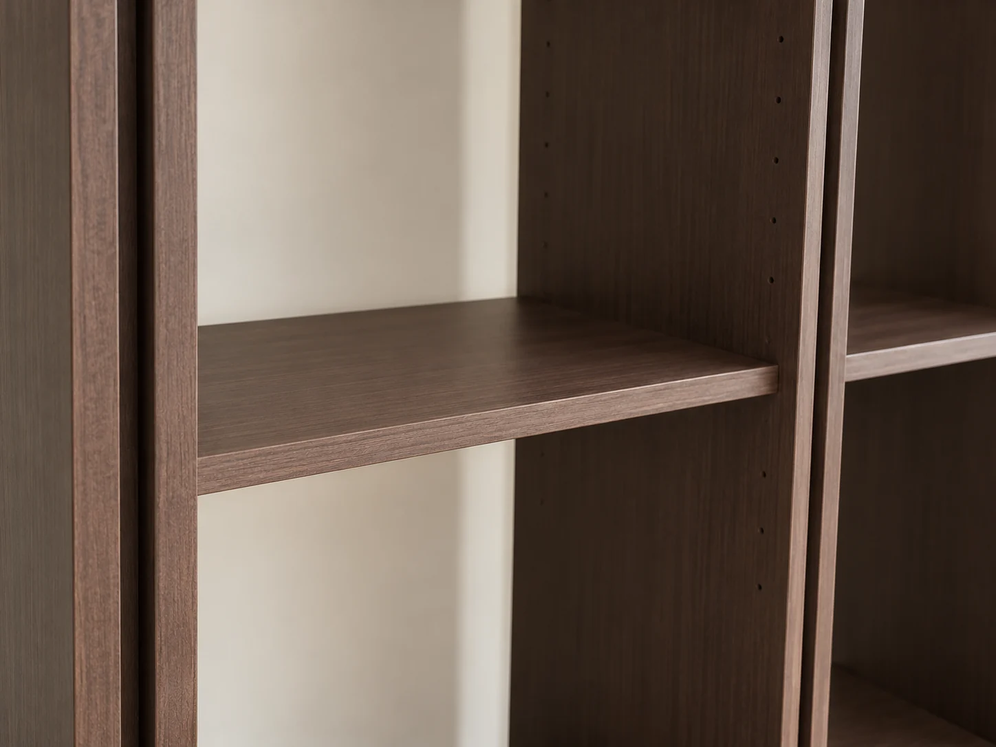 Bibliothèque LY — détail des tablettes