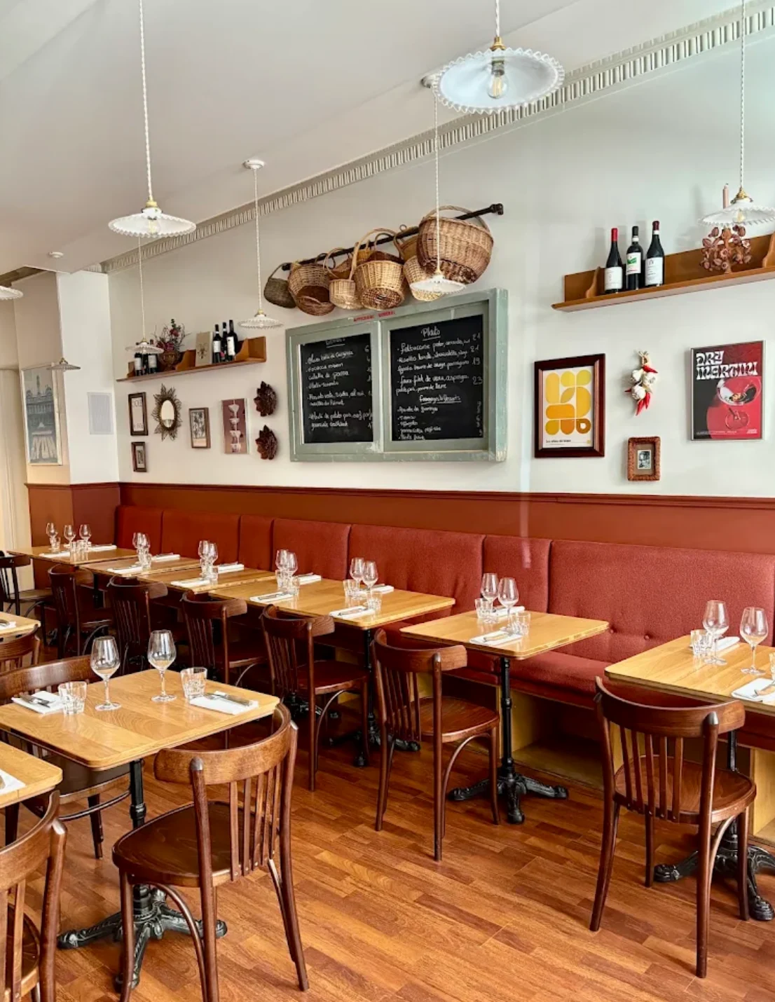 Osteria Matto — salle / lumière et objets