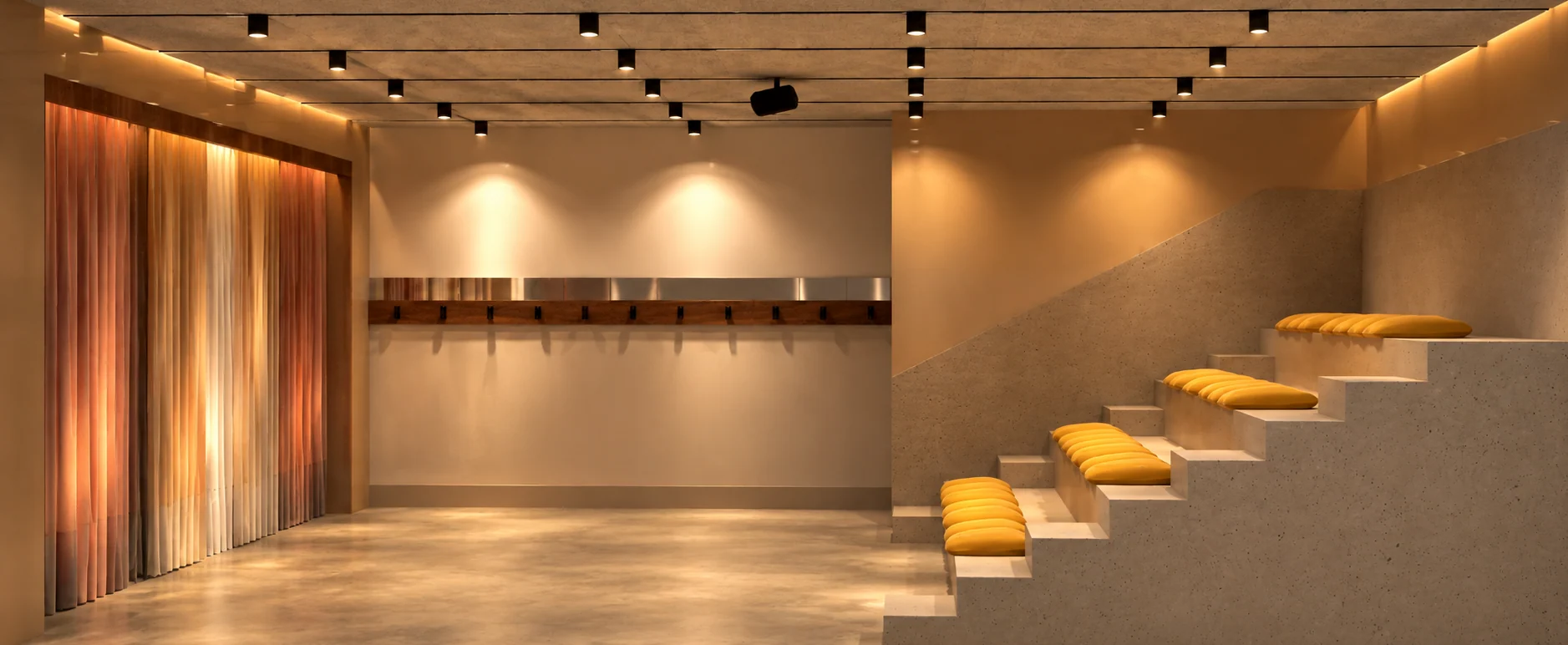 Philéas 02 — salle 2, espace libre et gradins